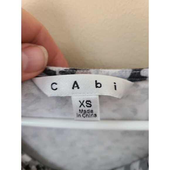 Cabi Womens Sleeveless Ruched Top XS Gray White Animal Print Drape Neck - Picture 5 of 5